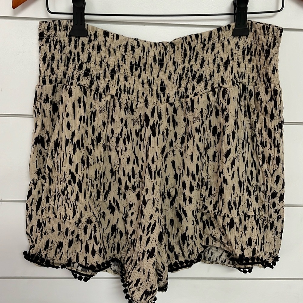 Leopard print shorts Size:Large